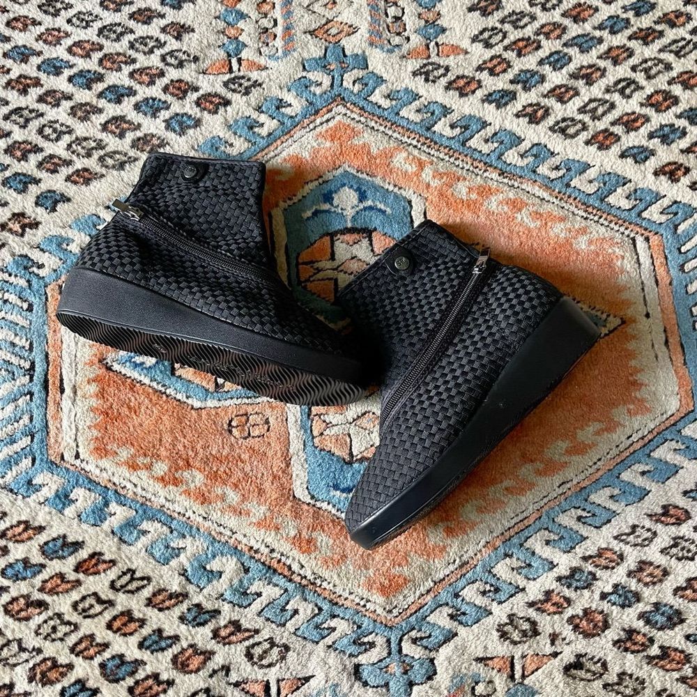 Bernie Mev New York Stretch Amanda Zip Black Wedge Booties